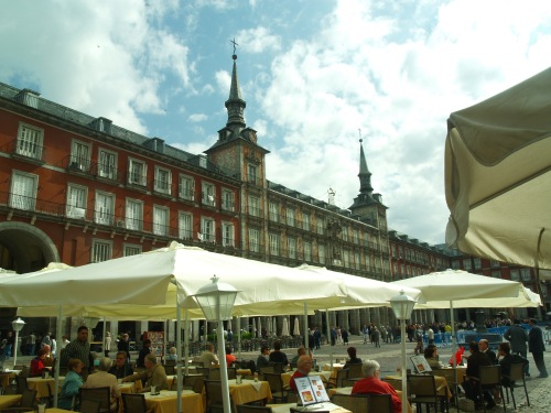 Vista general de la Plaza Mayor, con las terrazas en primer término / Adrián Cordero